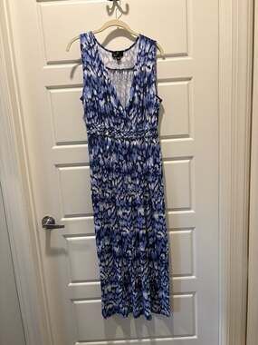 Ronni Nicole Blue and White Abstract Print Sleeveless Braided Waist Maxi Dress
